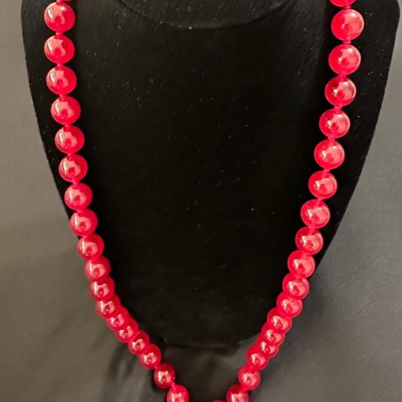 The Loop - Red Chalcedony Bead Necklace - Picture 4 of 4